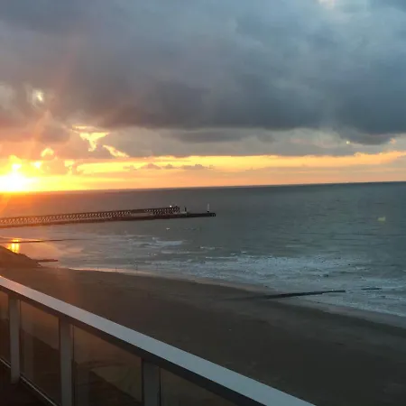 Penthouse Sea-loft Blankenberge, Uniek Zeezicht, Luxeloft Met 40m2 Terras! Apartment *